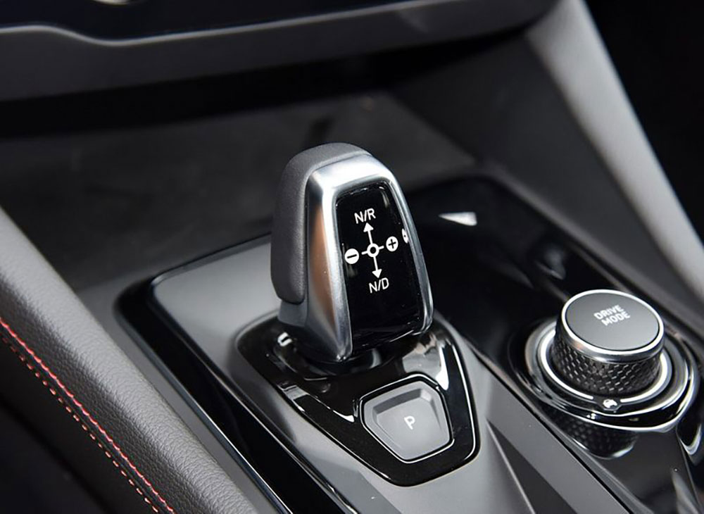 lynk-03-int12 Lynk & Co 03