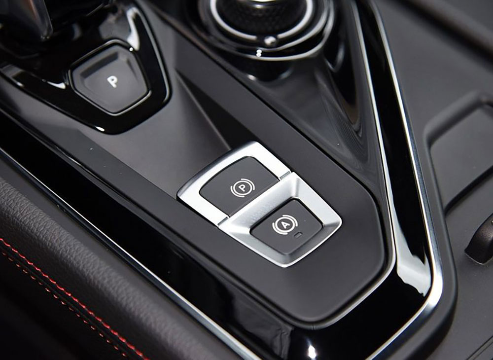 lynk-03-int14 Lynk & Co 03