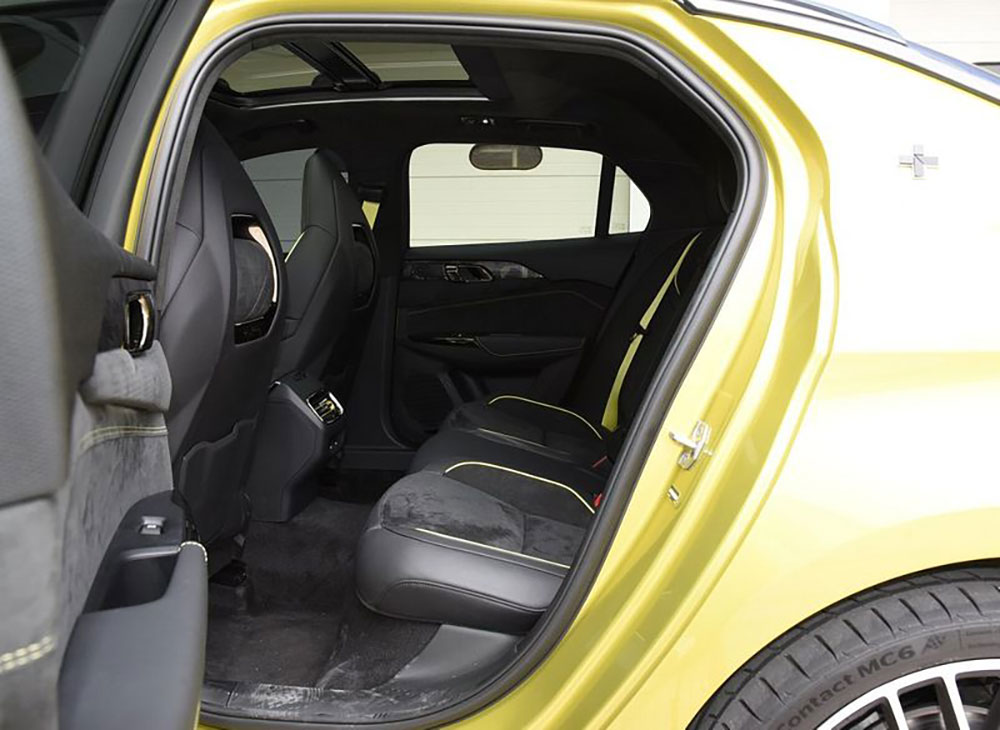 lynk-03-int22 Lynk & Co 03