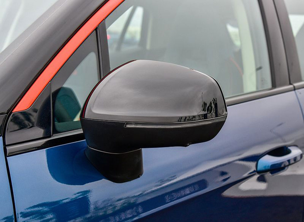 lynk-06-15 Lynk & Co 06