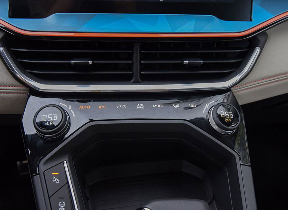 lynk-06-int09 Lynk & Co 06