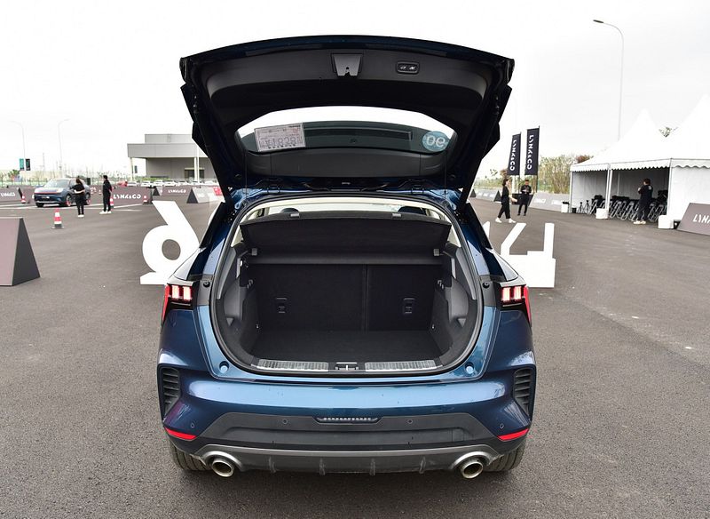 lynk-06-int24 Lynk & Co 06